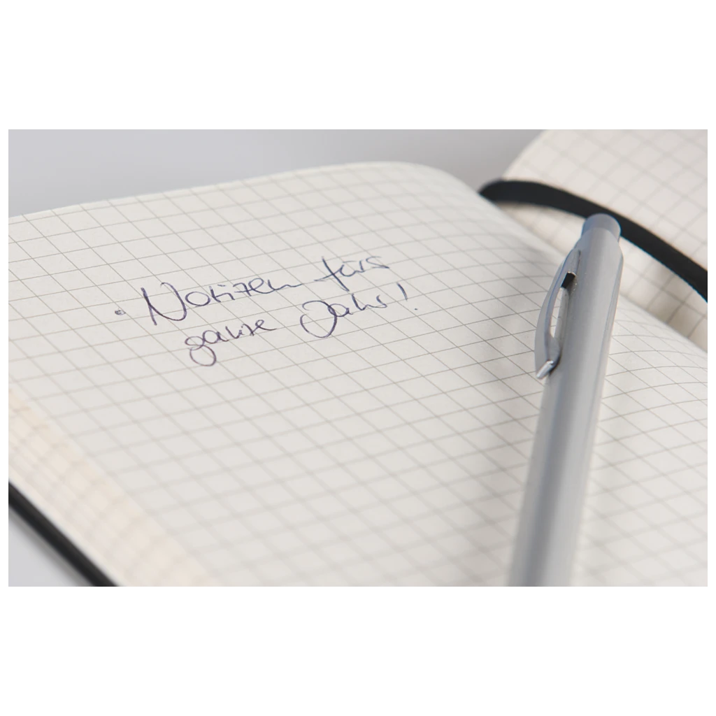 Notizbuch Kompagnon Klassik | A6, kariert, Gummizugverschluss, schwarz