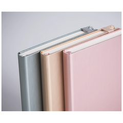 Notizbuch Kompagnon Metallic | A6, punktiert, Gummizugverschluss, silber