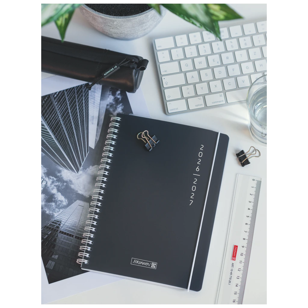 Schülerkalender 2026/2027 „Plain Black“ | A5, Kunststoff