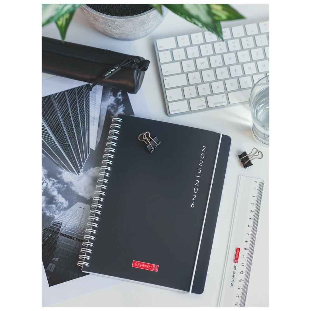 Schülerkalender 2025/2026 „Plain Black“ | A5, Kunststoff