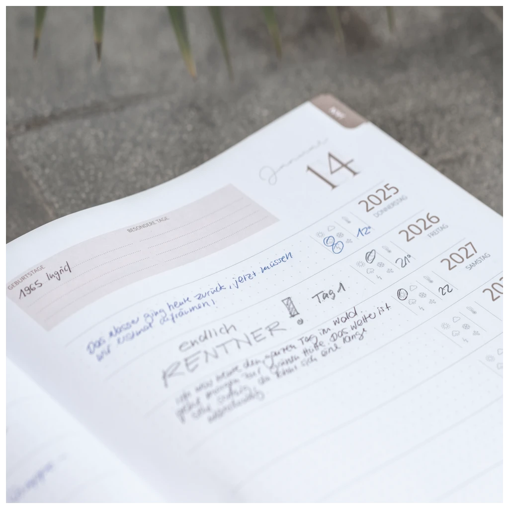 10-Jahres-Kalender Premium 2025-2034 „10 Years of Moments“ | A4, Kunstleder