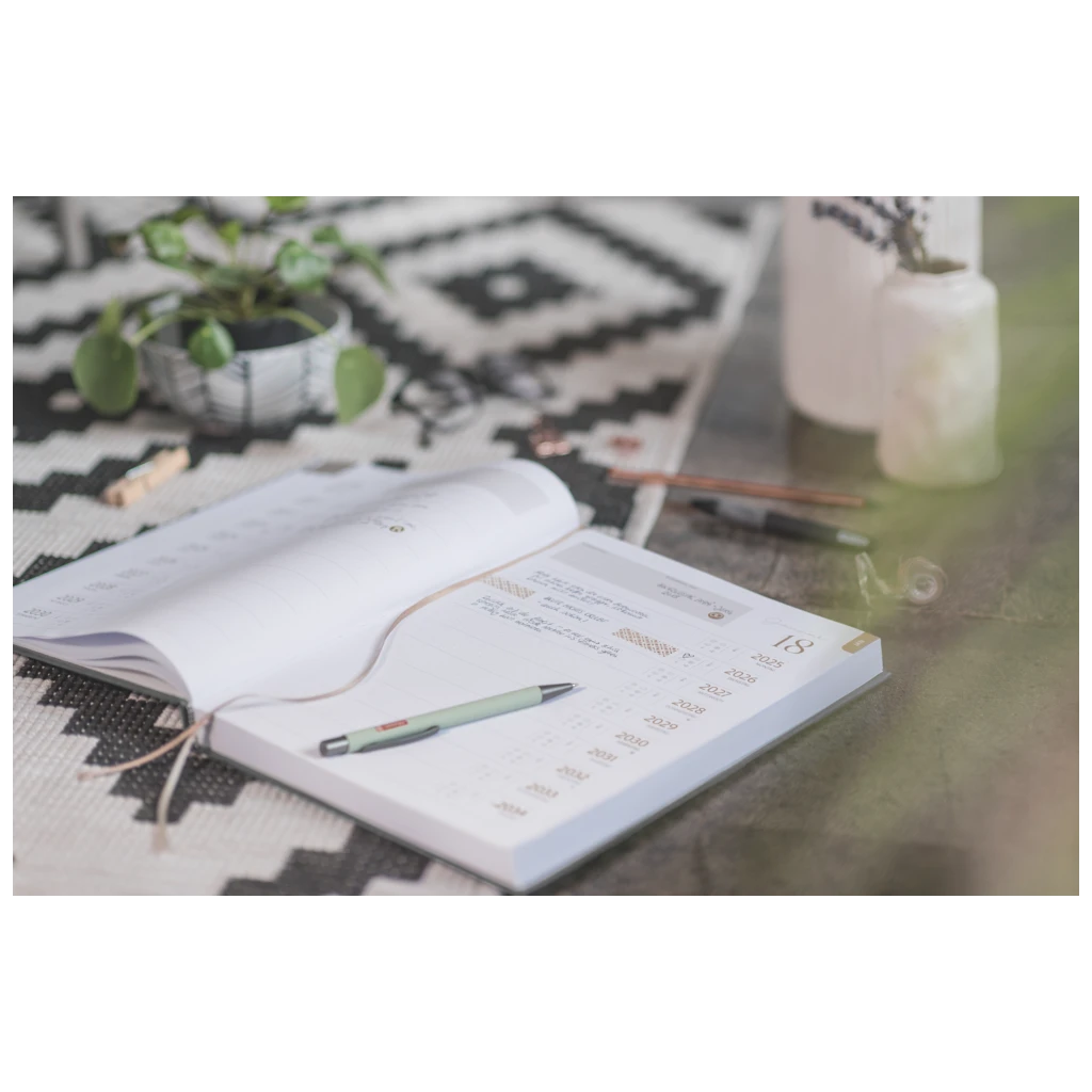 10-Jahres-Kalender Premium 2025-2034 „10 Years of Moments“ | A4, Kunstleder
