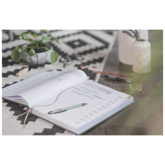 10-Jahres-Kalender Premium 2025-2034 „10 Years of Moments“ | A4, Kunstleder