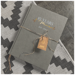10-Jahres-Kalender Premium 2025-2034 „10 Years of Moments“ | A4, Kunstleder