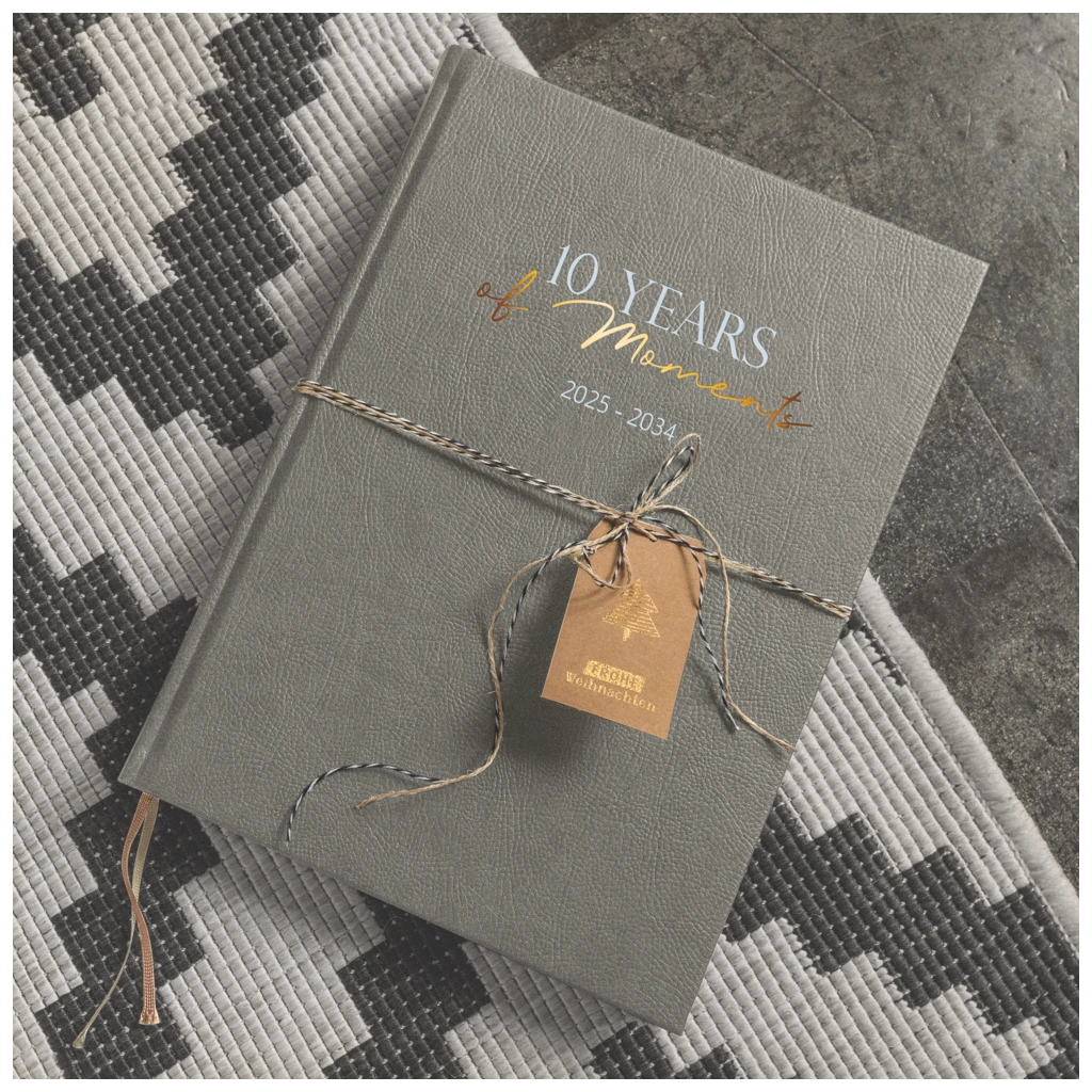 10-Jahres-Kalender Premium 2025-2034 „10 Years of Moments“ | A4, Kunstleder