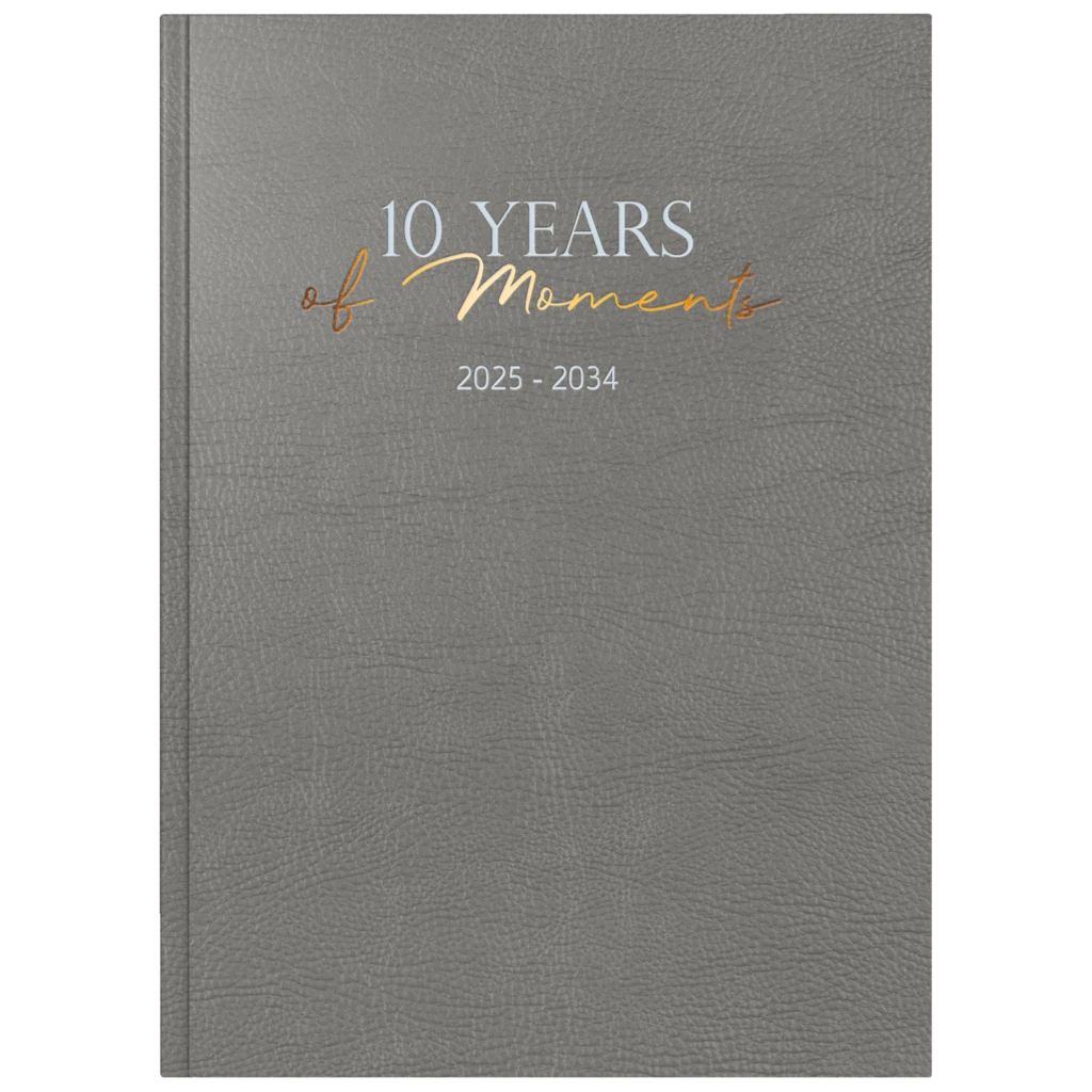 10-Jahres-Kalender Premium 2025-2034 „10 Years of Moments“ | A4, Kunstleder