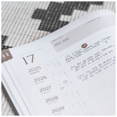 10-Jahres-Kalender Premium 2025-2034 „10 Years of Moments“ | A4, Kunstleder