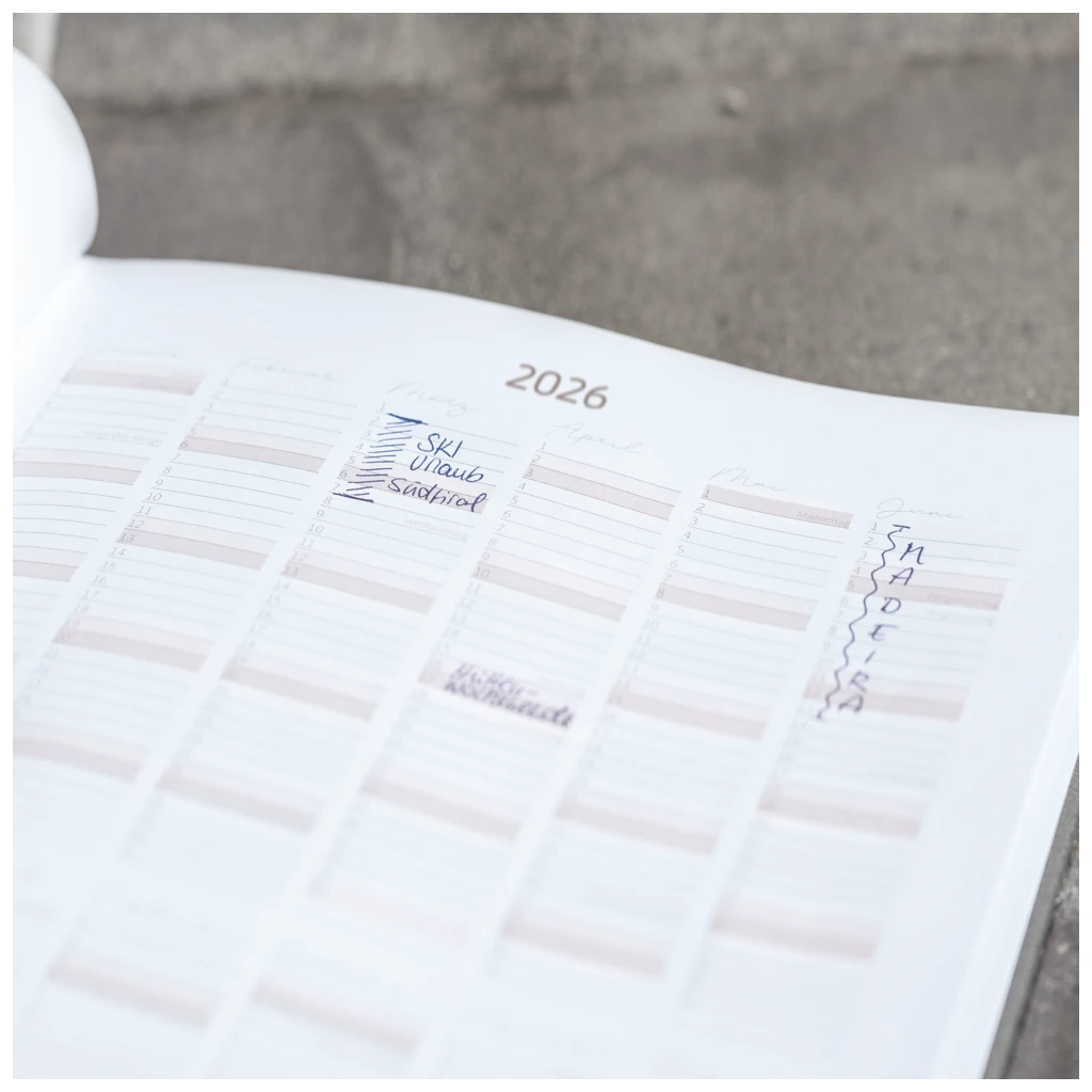 10-Jahres-Kalender Premium 2025-2034 „10 Years of Moments“ | A4, Kunstleder